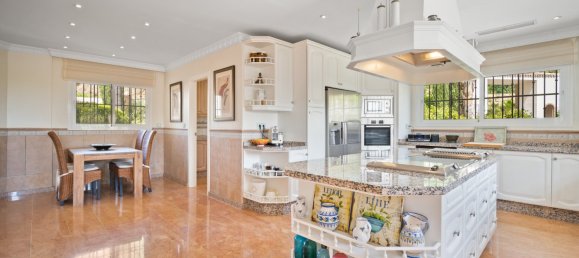 6 bedrooms Villa in Benahavis, Spain No. 4644 19