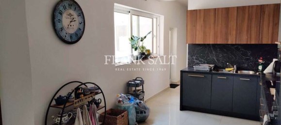 2 bedrooms Penthouse in Marsalforn, Malta No. 5779 4