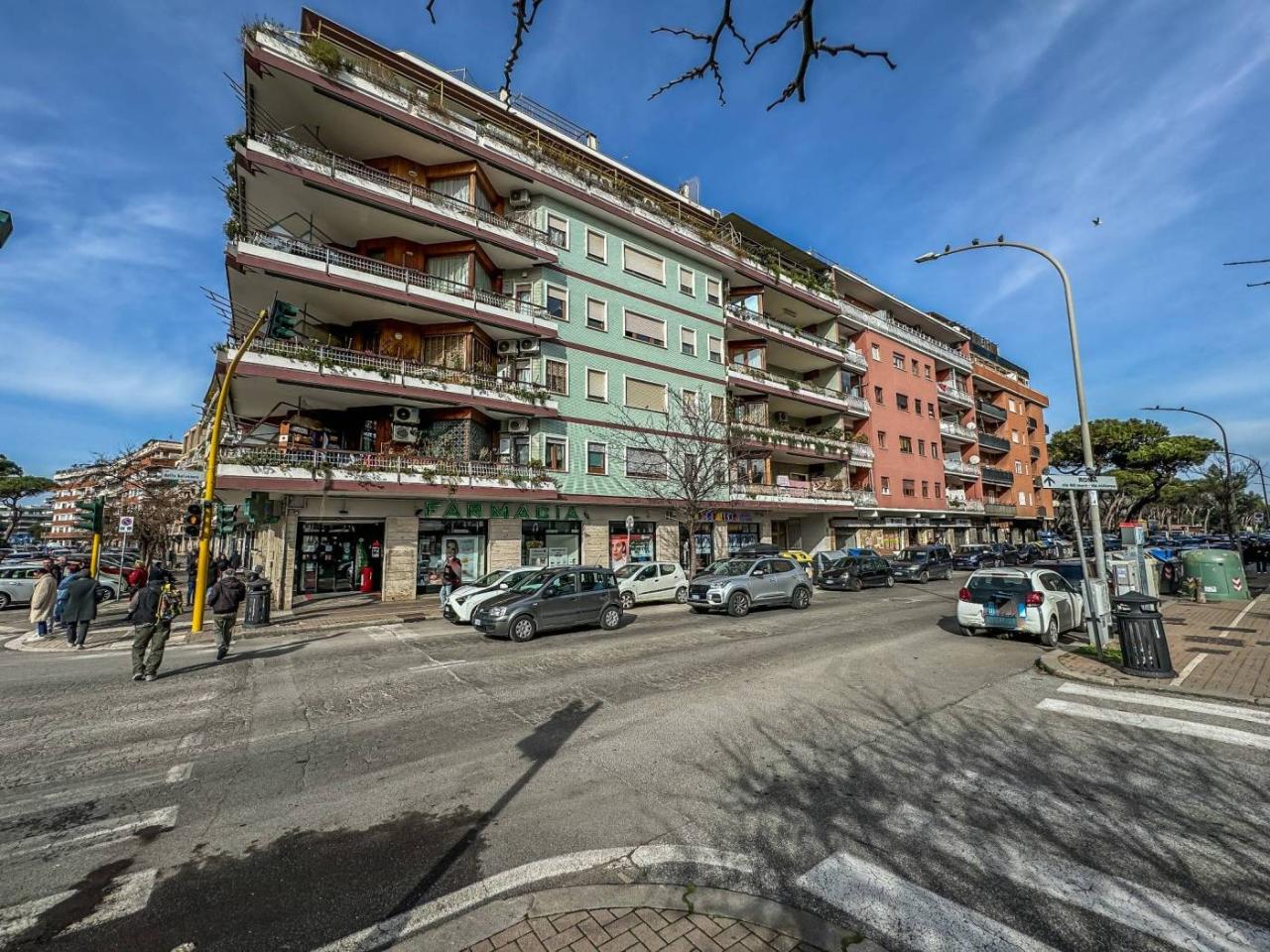 4 rooms Apartment in Rome, Italy No. 147766