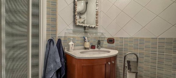 4 rooms Apartment in Rome, Italy No. 147766 17