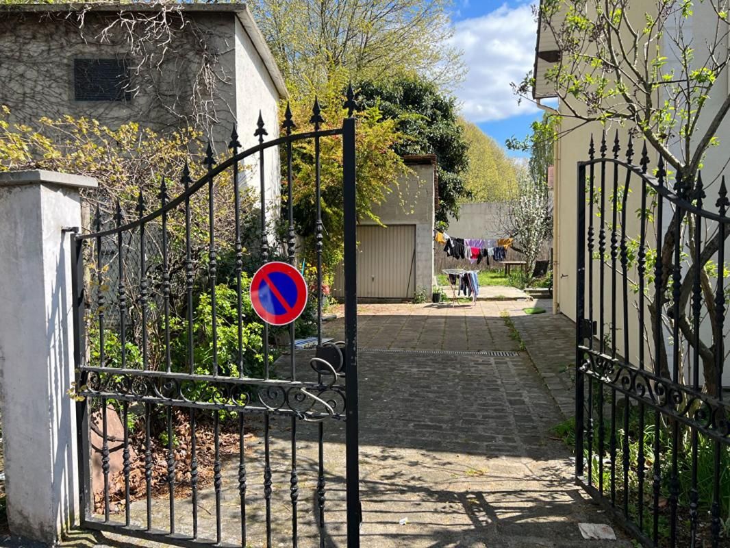 Grundstück in Drancy, France 299m², Nr. 180818