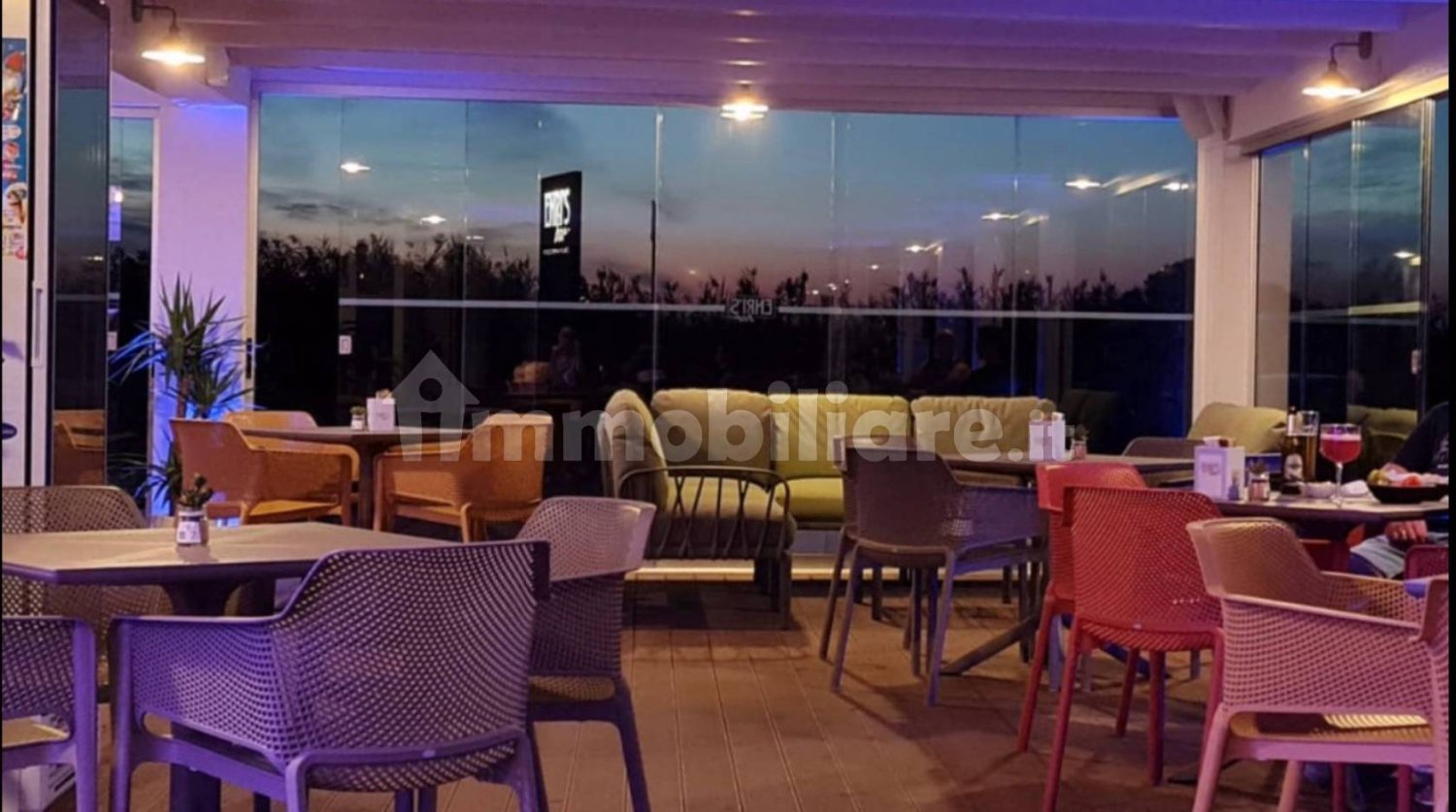 Gewerbliche Immobilie in Badesi, Italy 200m², Nr. 251780