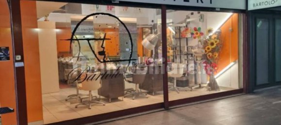 2 rooms Commercial property in Milan, Italy No. 337701 2