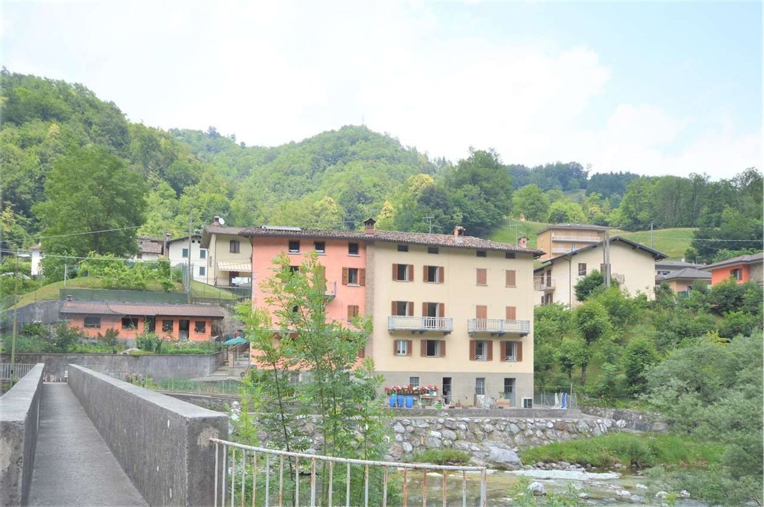 15غرفة منزل في San Giovanni Bianco, Italy رقم 11210