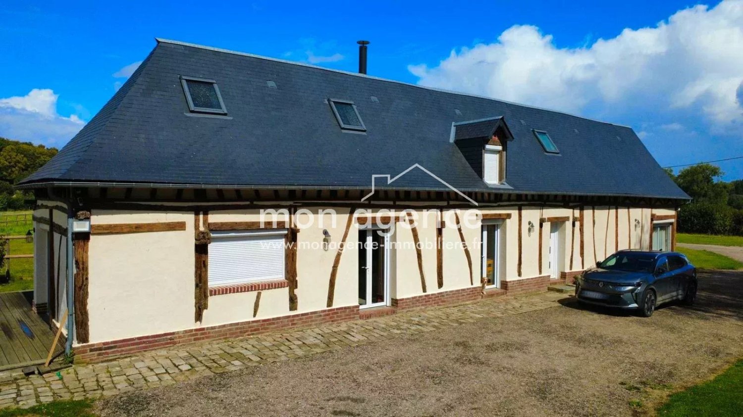 3 chambres Châteaux à Buchy, France No. 361552