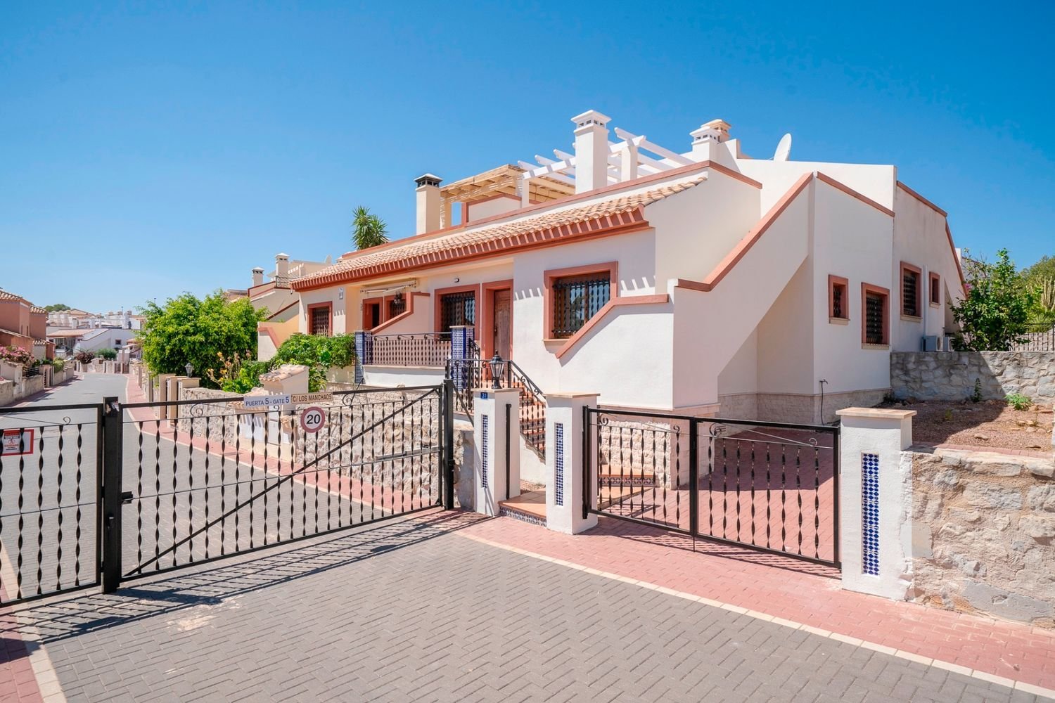 2 Schlafzimmer Haus in San Miguel de Salinas, Spain, Nr. 244990