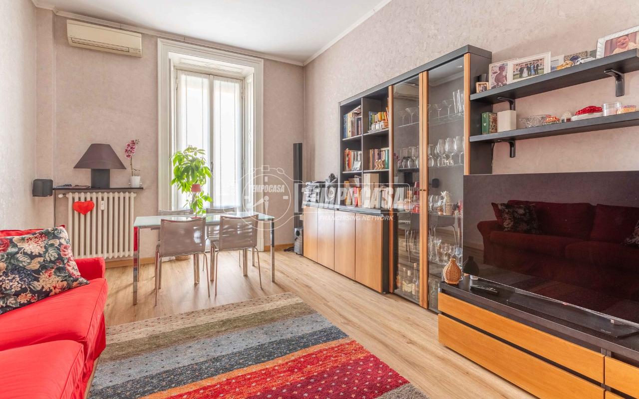 3 rooms Apartment in Milan, Italy No. 247157