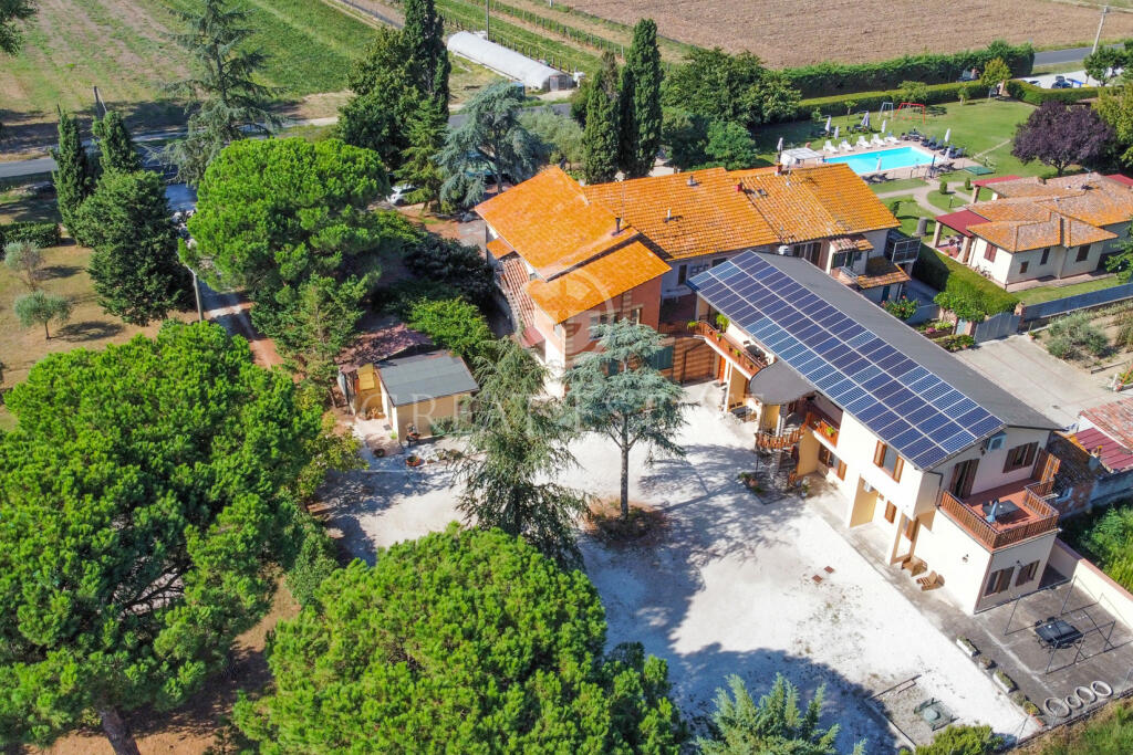 8 bedrooms Villa in Castiglione del Lago, Italy No. 178546