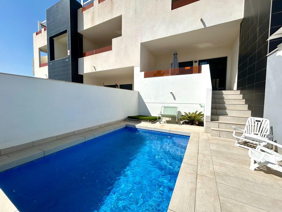 Apartamento de 2 dormitorios en Torrevieja, Spain No. 201329