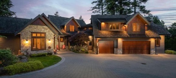 4 bedrooms House in British Columbia, Canada No. 183 2