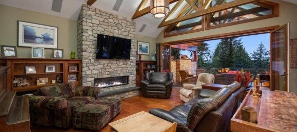 4 bedrooms House in British Columbia, Canada No. 183 6