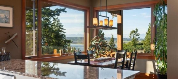 4 bedrooms House in British Columbia, Canada No. 183 8