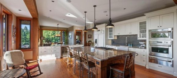 4 bedrooms House in British Columbia, Canada No. 183 12