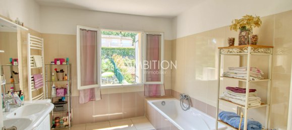 3 bedrooms House in Fayence, France No. 291133 7