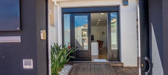 4 bedrooms Commercial property in Torrevieja, Spain No. 290633 2