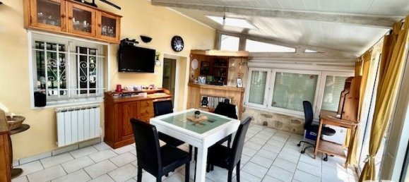 Casa de 4 dormitorios en Izon, France No. 296087 2