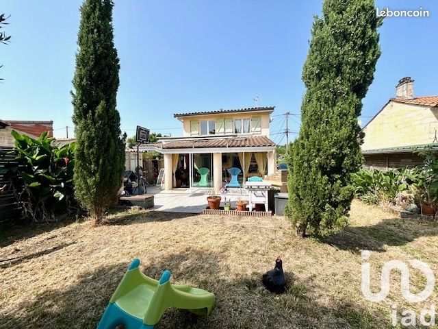 Casa de 4 dormitorios en Izon, France No. 296087