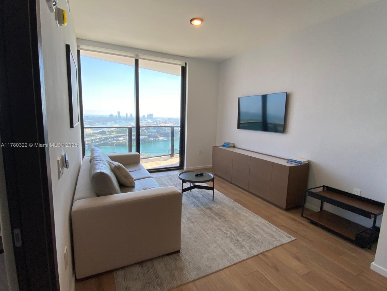 1 dormitorio propiedad comercial en venta en Miami, Miami-Dade, Florida, USA № 615068