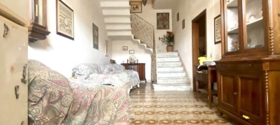8 rooms House in Carrara, Italy No. 41478 2