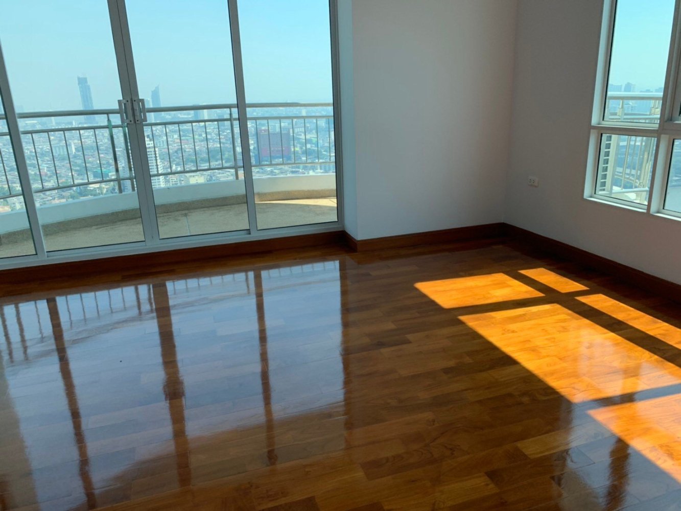 6 bedrooms Penthouse in Thonburi, Thailand No. 62700