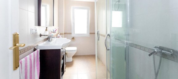 4 bedrooms Apartment in Granada, Spain No. 108586 20