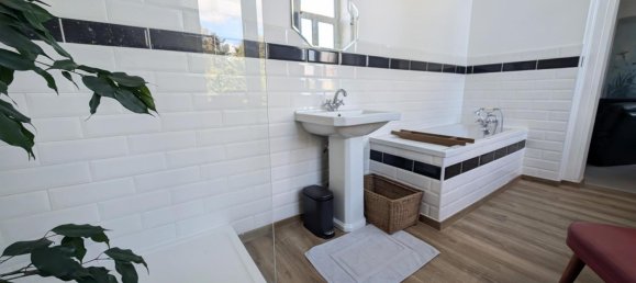 7 bedrooms House in Roubaix, France No. 234803 8