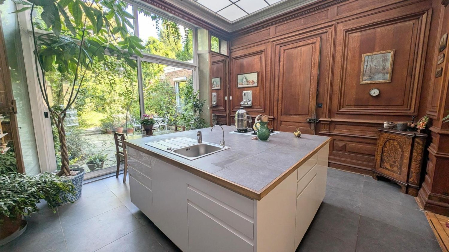 7 bedrooms House in Roubaix, France No. 234803