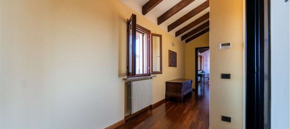 Дом с 8 комнатами в Пьемонт, Италия № 307570 19