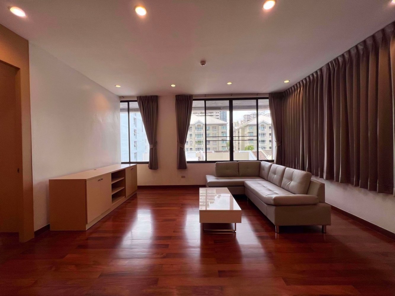 Кондоминиум  с 3 спальнями в Ваттхана, Таиланд № 4426