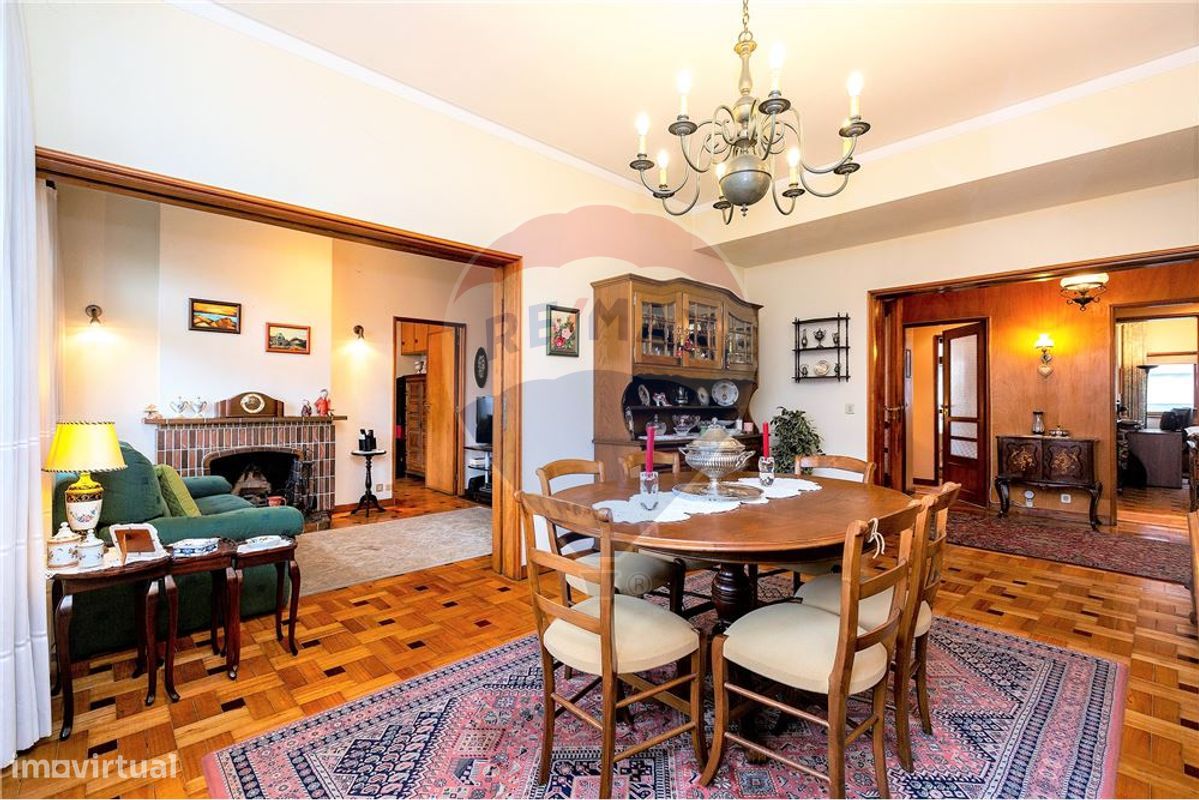 5 bedrooms Apartment in Porto, Portugal No. 37610