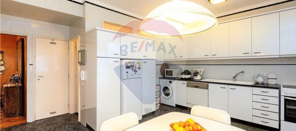 5 bedrooms Apartment in Porto, Portugal No. 37610 9