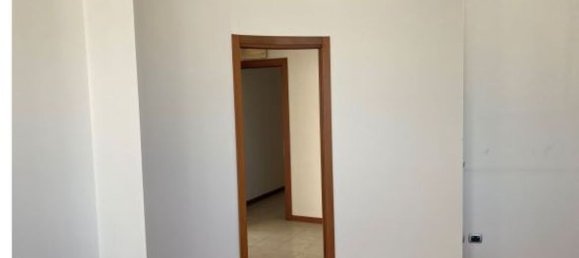 204m² Office in Bergamo, Italy No. 260926 2