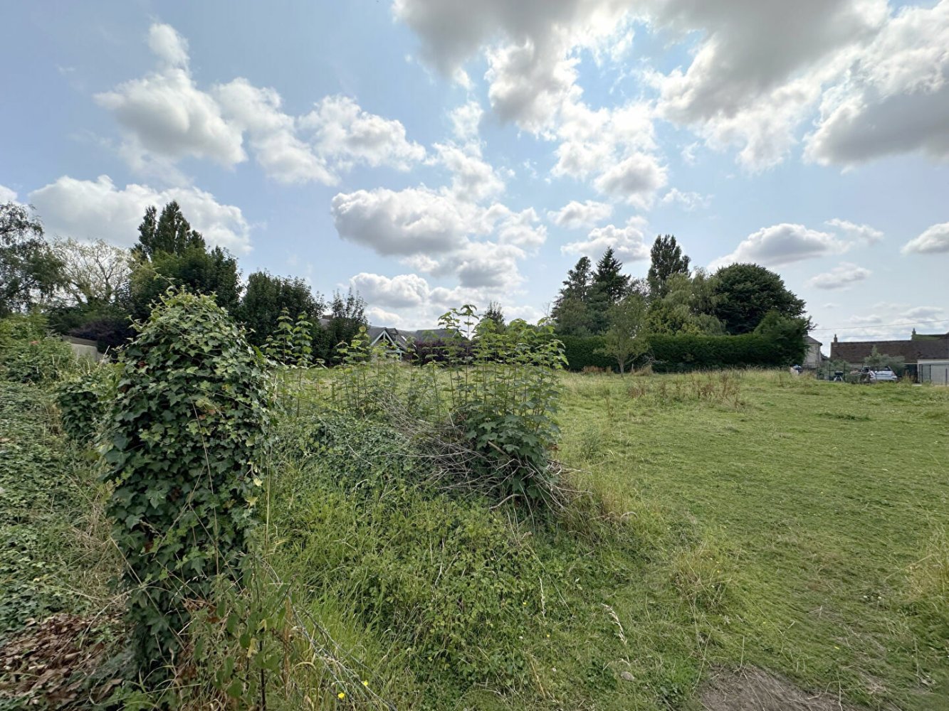  Land in Monneville, France No. 257112