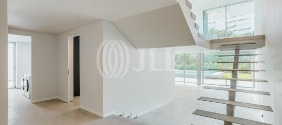 4 bedrooms Villa in Cascais, Portugal No. 126367 16