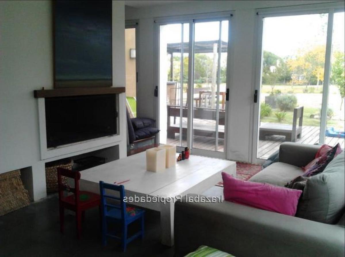 3 bedrooms House in Montevideo, Uruguay No. 2924