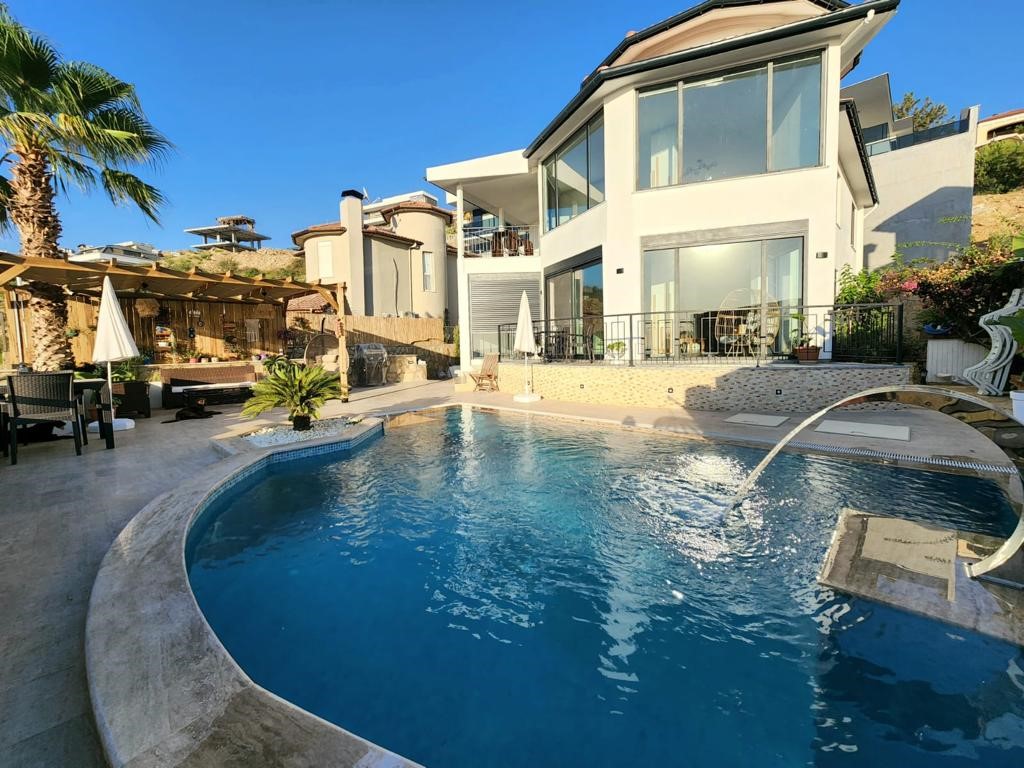 5 rooms Villa in Kargicak, Turkey No. 9682