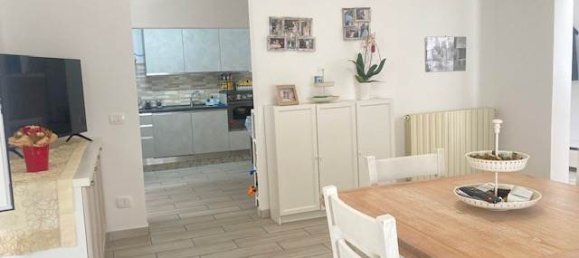 3 bedrooms Villa in Cisano sul Neva, Italy No. 295105 9