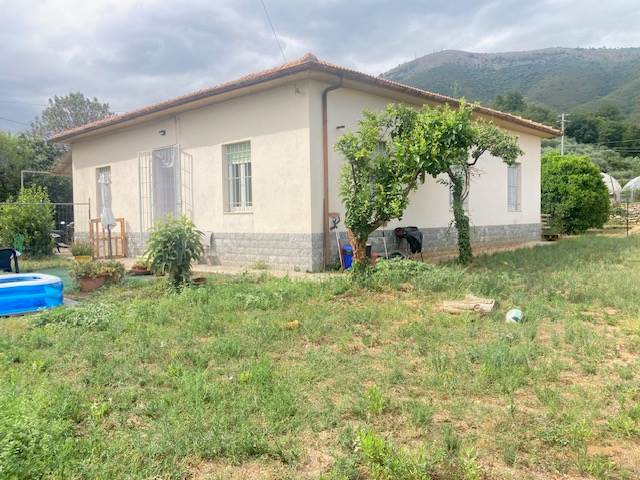 3 bedrooms Villa in Cisano sul Neva, Italy No. 295105