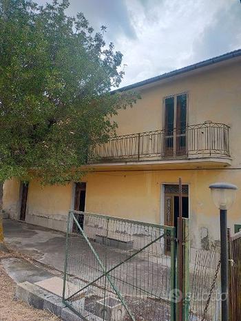 Villa de 7 divisões em Ariano Irpino, Italy N.º 300969