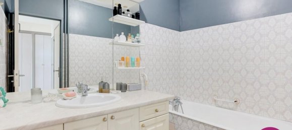 3 bedrooms Apartment in Le Bourget, France No. 327925 10