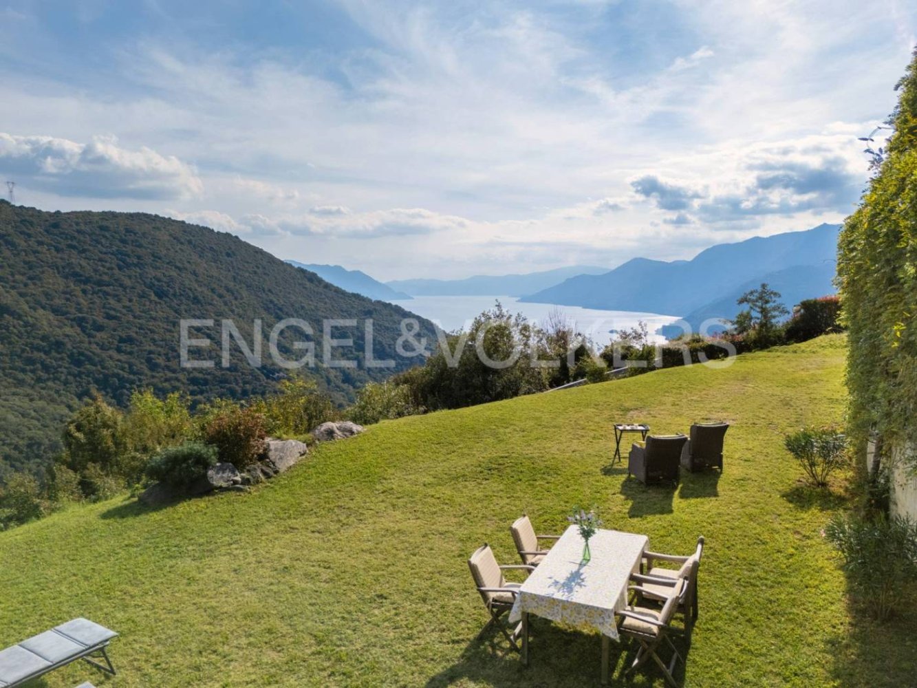 2 غرف نوم فيلا في Maccagno con Pino e Veddasca, Italy رقم 314114