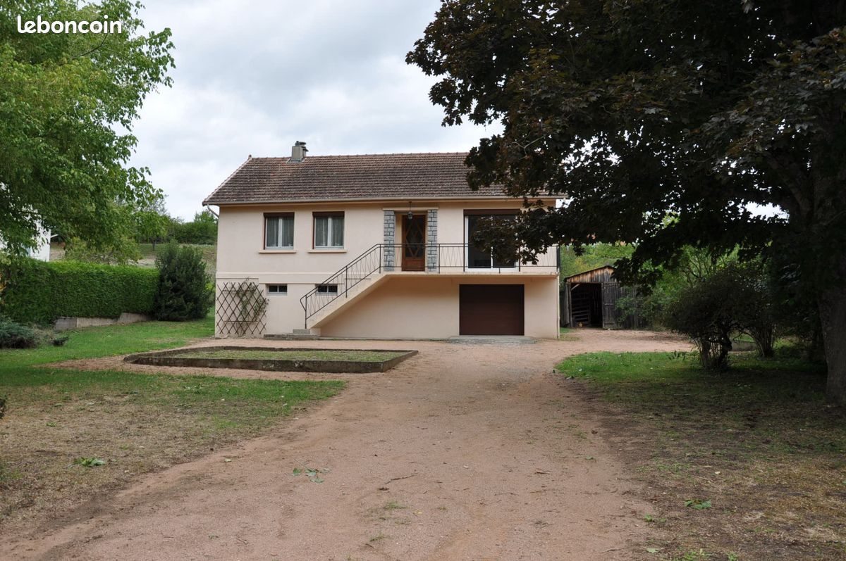 4 bedrooms House in Saint-Germain-des-Fosses, France No. 338236