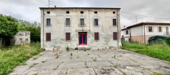 8 rooms Villa in San Benedetto Po, Italy No. 108382 2