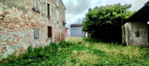 8 rooms Villa in San Benedetto Po, Italy No. 108382 4