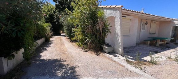 3 bedrooms House in Velaux, France No. 329885 2