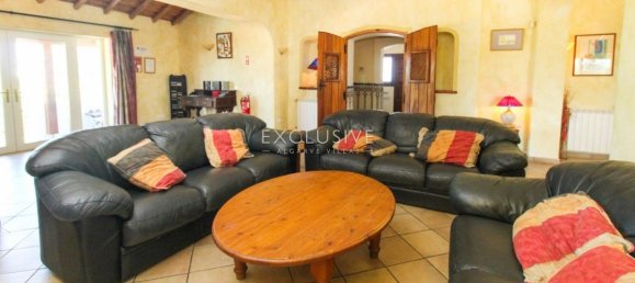 4 bedrooms Villa in Lagoa, Portugal No. 7466 2