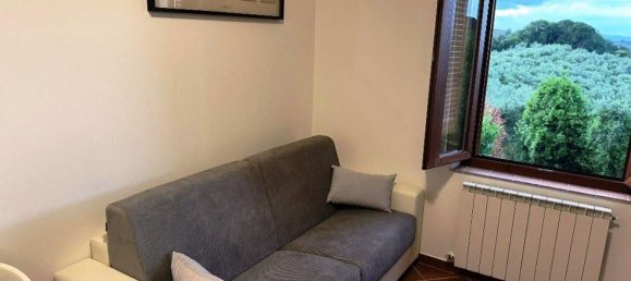 3 rooms Apartment in Siena, Italy No. 178325 2