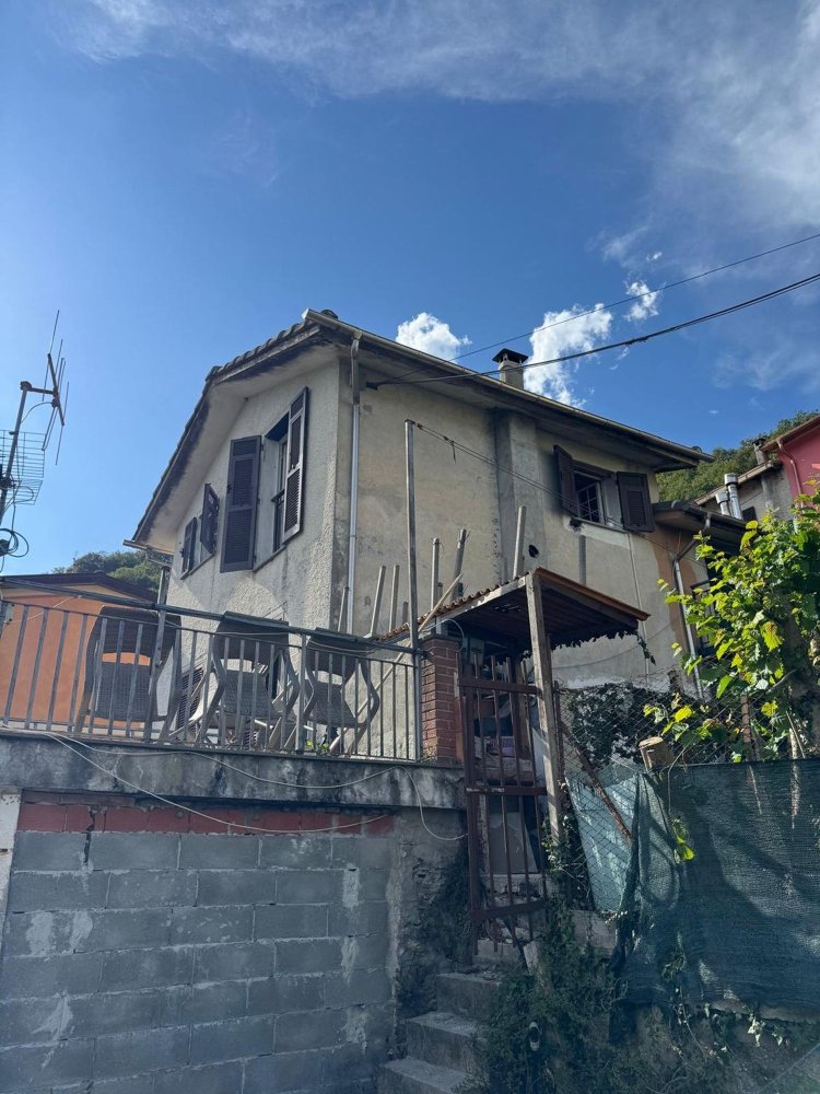 Villa de 8 dormitorios en Lumarzo, Italy No. 335710