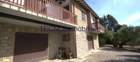 3 rooms Villa in Perugia, Italy No. 62431 2