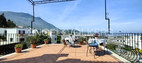 5 bedrooms Building in Casamicciola Terme, Italy No. 63248 2